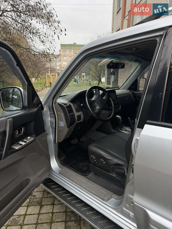 Позашляховик / Кросовер Mitsubishi Pajero 2003 в Чорткові