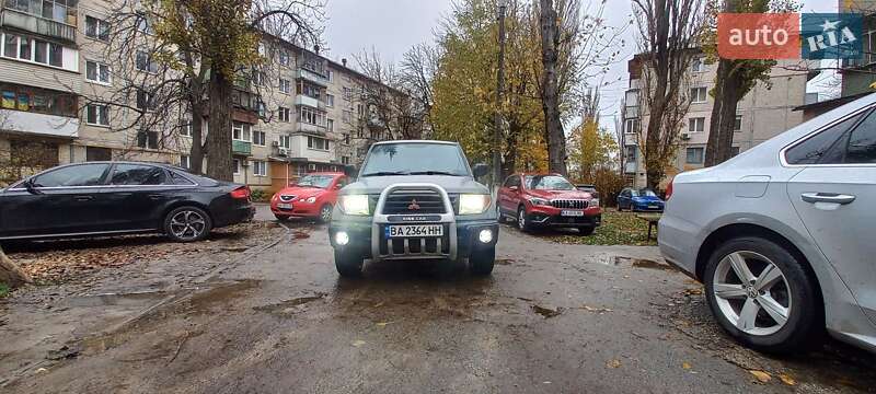 Позашляховик / Кросовер Mitsubishi Pajero 2002 в Києві
