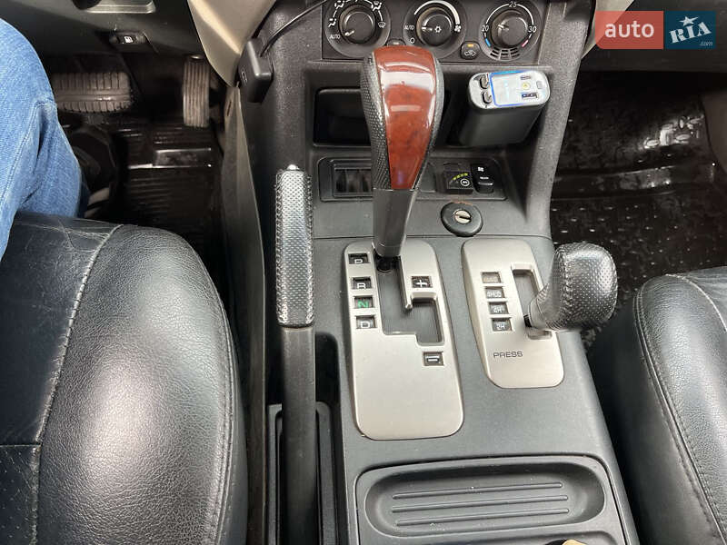 Позашляховик / Кросовер Mitsubishi Pajero 2006 в Рівному