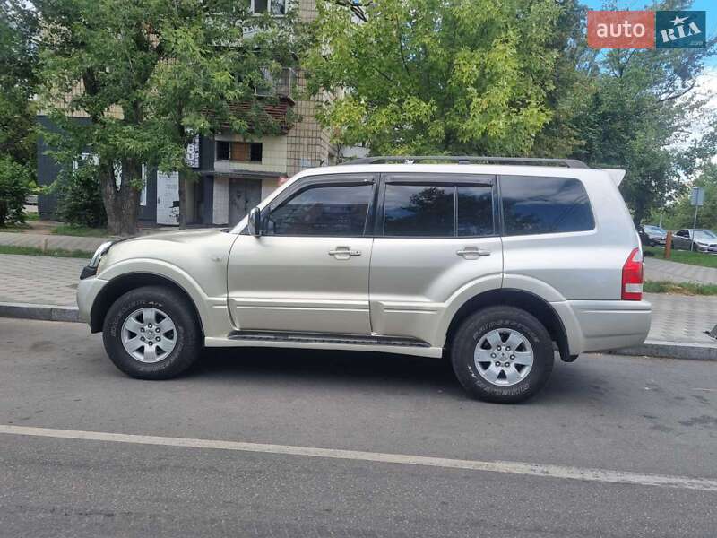 Внедорожник / Кроссовер Mitsubishi Pajero 2006 в Киеве