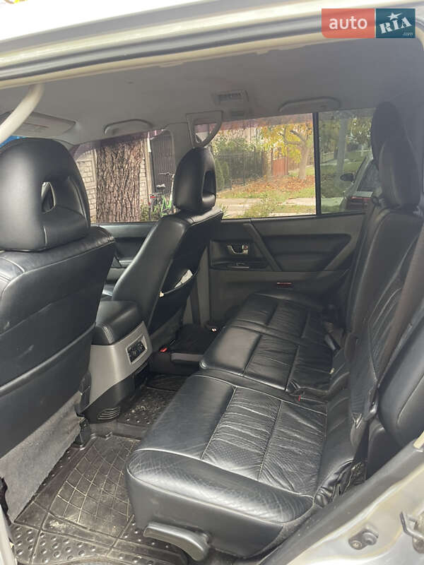 Внедорожник / Кроссовер Mitsubishi Pajero 2005 в Берегово фото 7 Внедорожник / Кроссовер Mitsubishi Pajero 2005 в Берегово