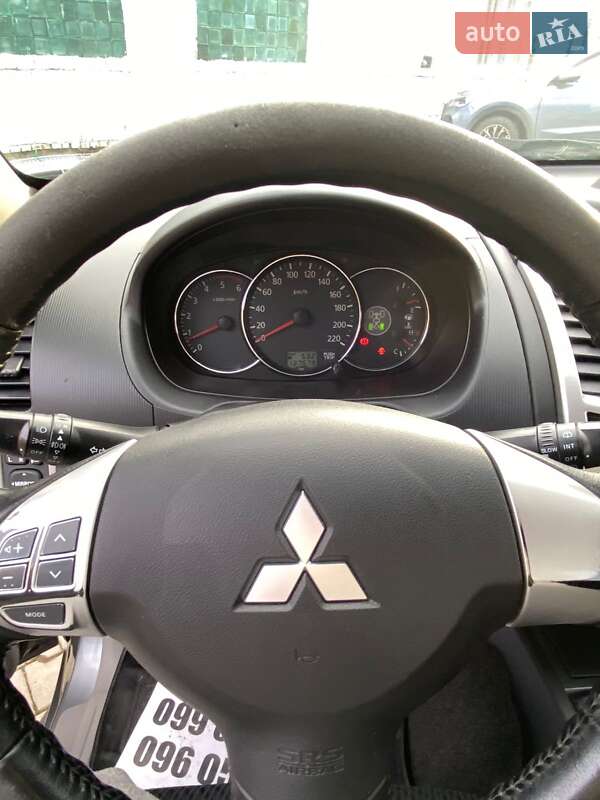 Позашляховик / Кросовер Mitsubishi Pajero 2013 в Чернівцях фото 19 Позашляховик / Кросовер Mitsubishi Pajero 2013 в Чернівцях