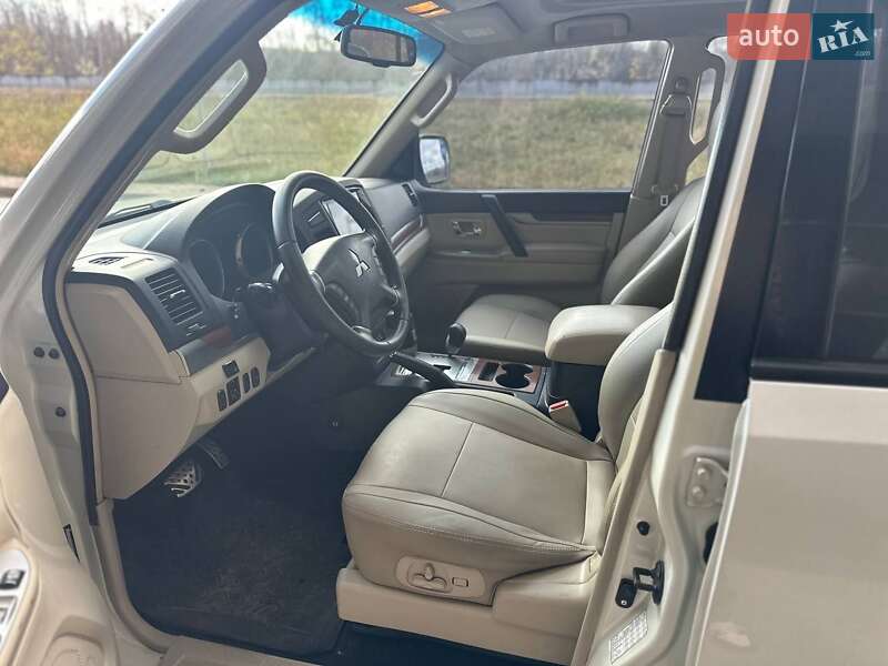 Внедорожник / Кроссовер Mitsubishi Pajero 2008 в Киеве фото 14 Внедорожник / Кроссовер Mitsubishi Pajero 2008 в Киеве