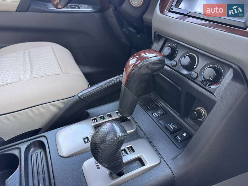 Позашляховик / Кросовер Mitsubishi Pajero 2006 в Кривому Розі