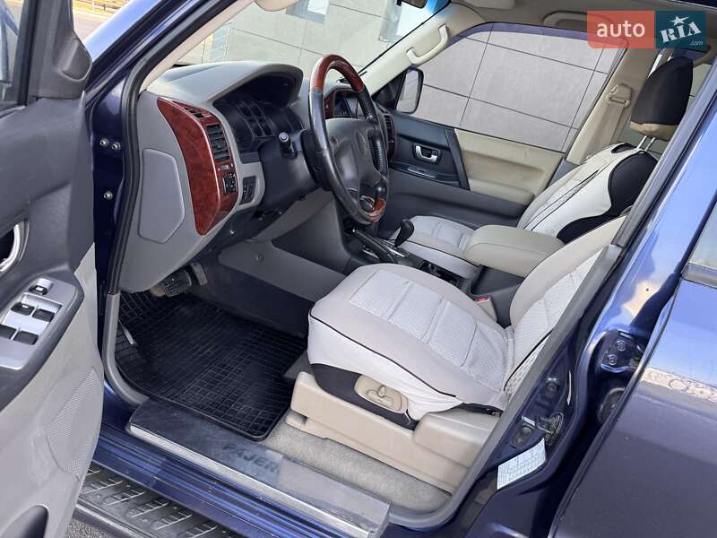 Позашляховик / Кросовер Mitsubishi Pajero 2006 в Кривому Розі
