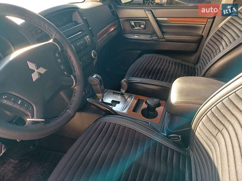 Позашляховик / Кросовер Mitsubishi Pajero 2008 в Горохові