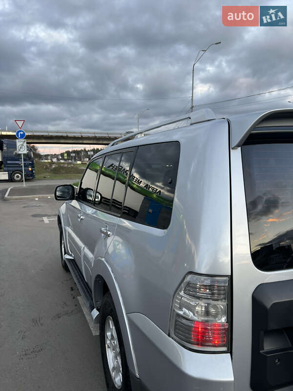 Позашляховик / Кросовер Mitsubishi Pajero 2007 в Києві