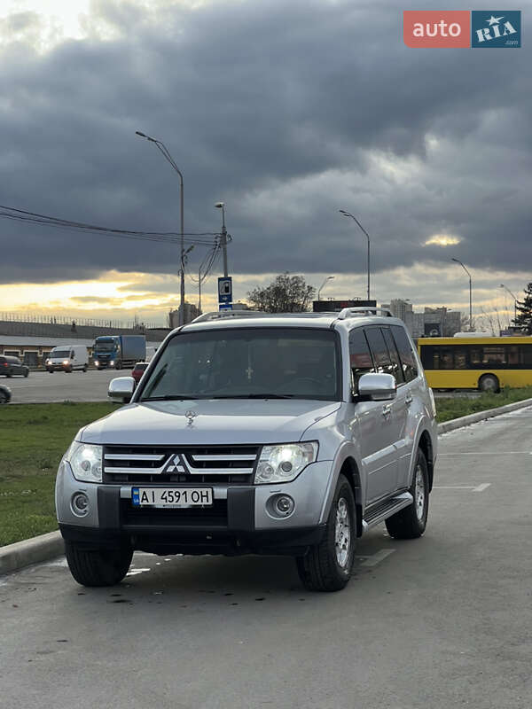 Позашляховик / Кросовер Mitsubishi Pajero 2007 в Києві
