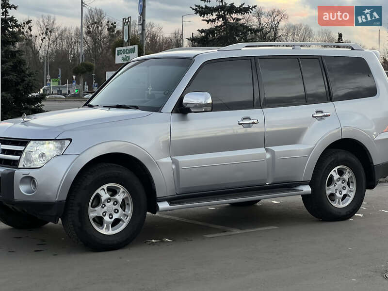 Позашляховик / Кросовер Mitsubishi Pajero 2007 в Києві
