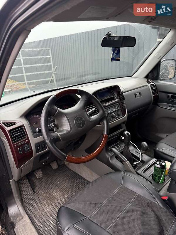 Внедорожник / Кроссовер Mitsubishi Pajero 2000 в Жовкве