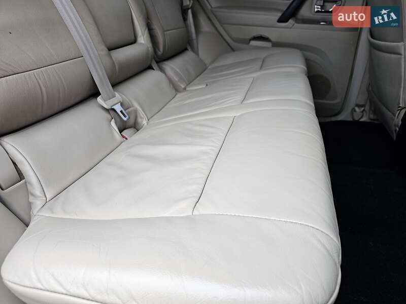 Позашляховик / Кросовер Mitsubishi Pajero 2007 в Харкові