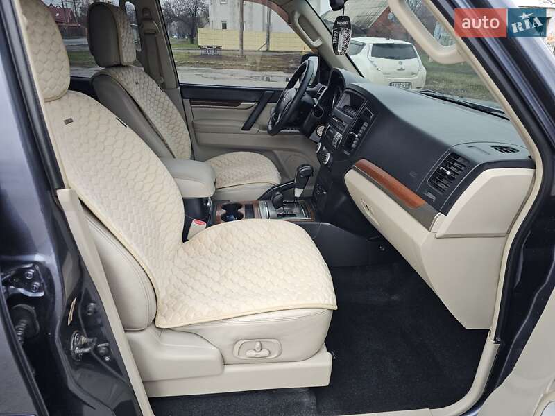 Позашляховик / Кросовер Mitsubishi Pajero 2007 в Харкові