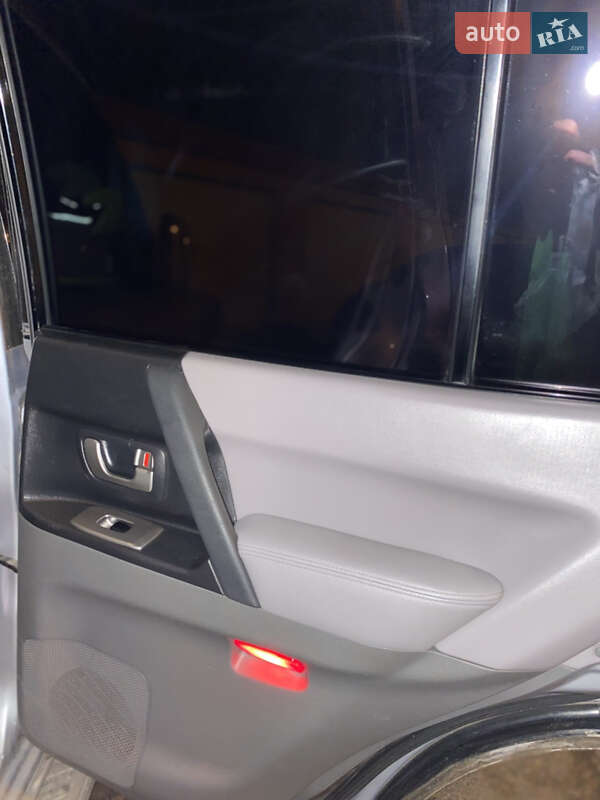 Внедорожник / Кроссовер Mitsubishi Pajero 2003 в Одессе фото 5 Внедорожник / Кроссовер Mitsubishi Pajero 2003 в Одессе