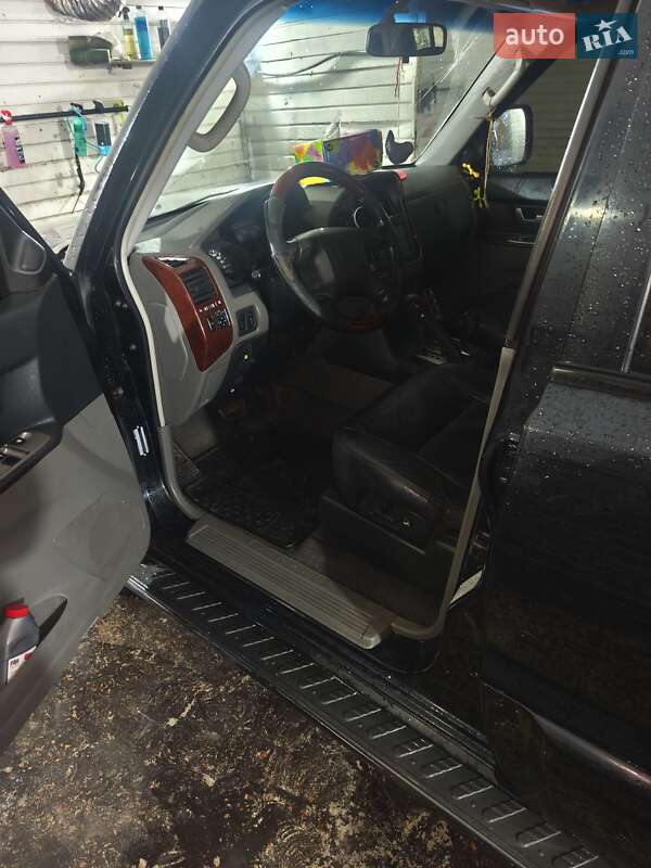 Позашляховик / Кросовер Mitsubishi Pajero 2005 в Києві