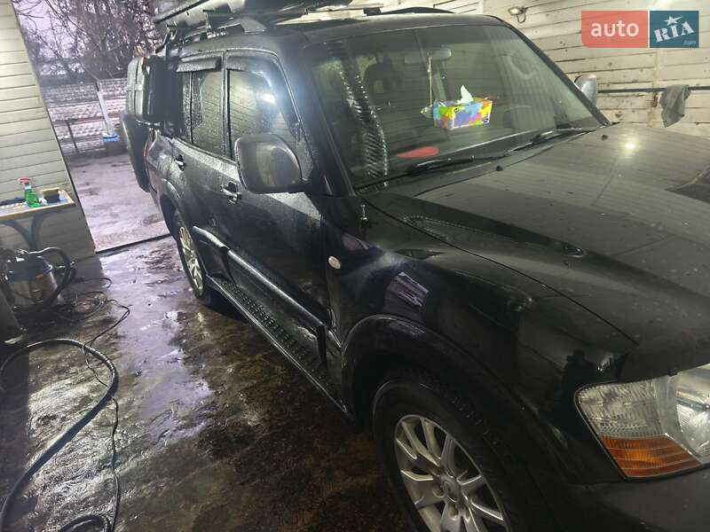 Позашляховик / Кросовер Mitsubishi Pajero 2005 в Києві