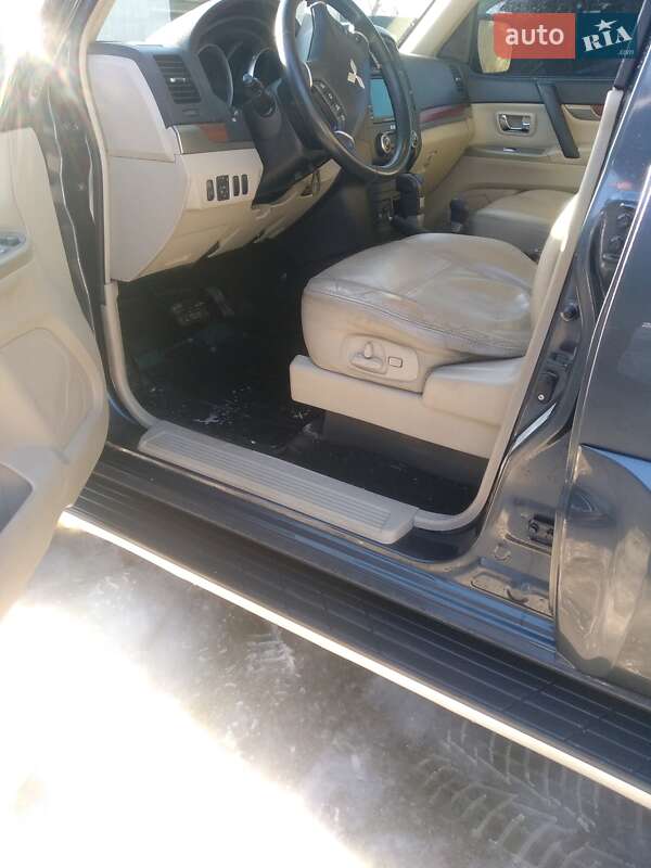 Внедорожник / Кроссовер Mitsubishi Pajero 2008 в Путиле