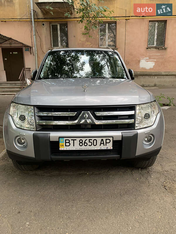 Внедорожник / Кроссовер Mitsubishi Pajero 2008 в Николаеве