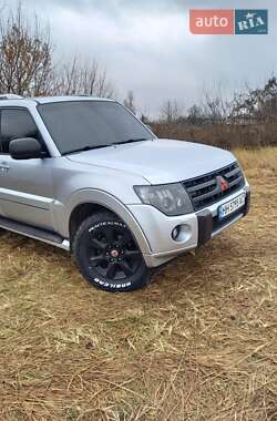 Внедорожник / Кроссовер Mitsubishi Pajero 2010 в Шостке