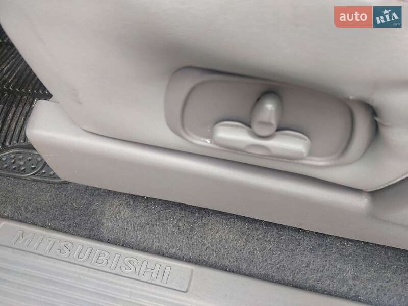 Внедорожник / Кроссовер Mitsubishi Pajero 2003 в Одессе