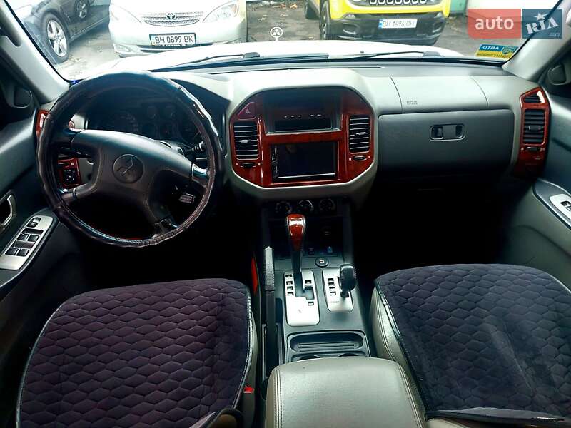 Внедорожник / Кроссовер Mitsubishi Pajero 2003 в Одессе