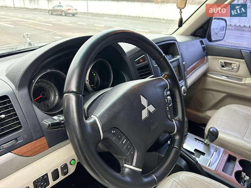 Внедорожник / Кроссовер Mitsubishi Pajero 2007 в Полтаве