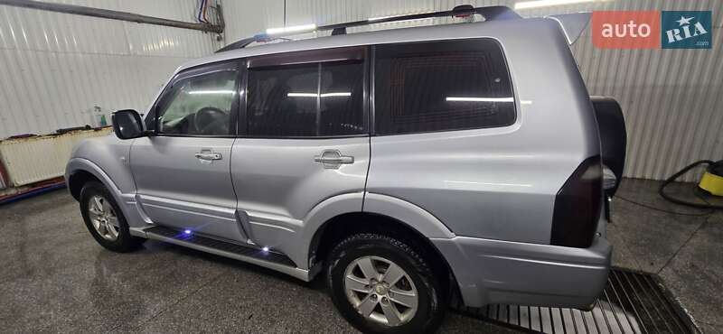 Внедорожник / Кроссовер Mitsubishi Pajero 2005 в Черновцах