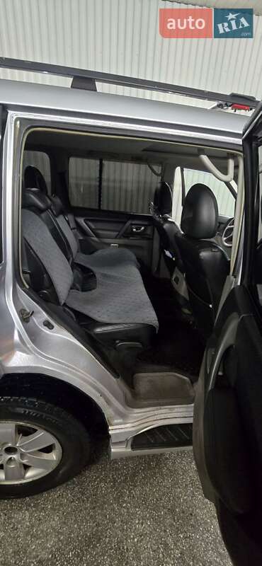 Внедорожник / Кроссовер Mitsubishi Pajero 2005 в Черновцах