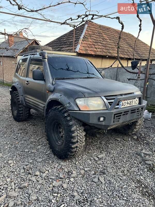 Позашляховик / Кросовер Mitsubishi Pajero 2000 в Ужгороді