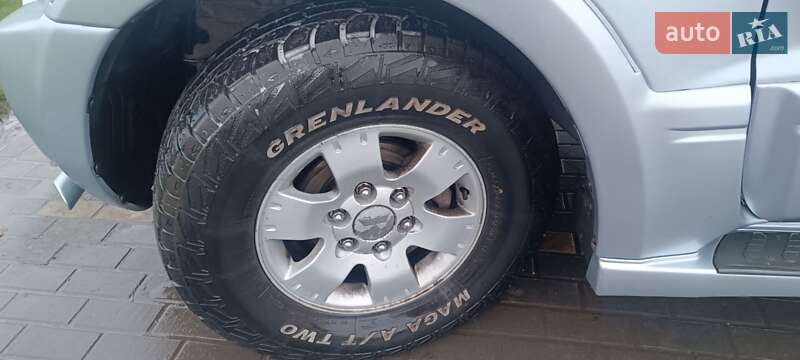 Внедорожник / Кроссовер Mitsubishi Pajero 2005 в Нововолынске