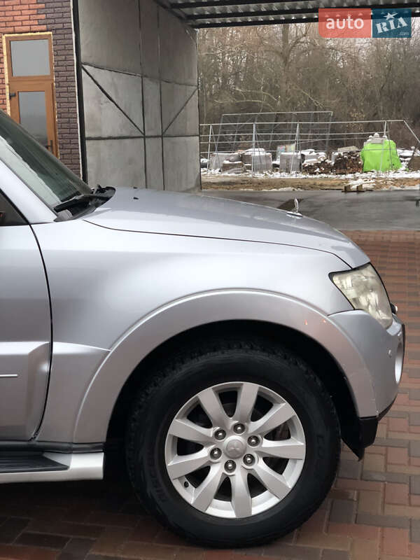 Внедорожник / Кроссовер Mitsubishi Pajero 2007 в Козельце