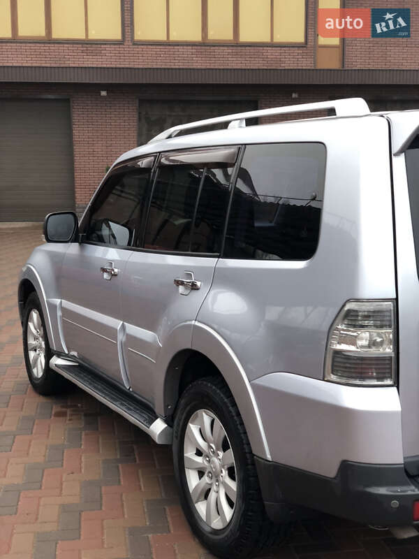 Внедорожник / Кроссовер Mitsubishi Pajero 2007 в Козельце
