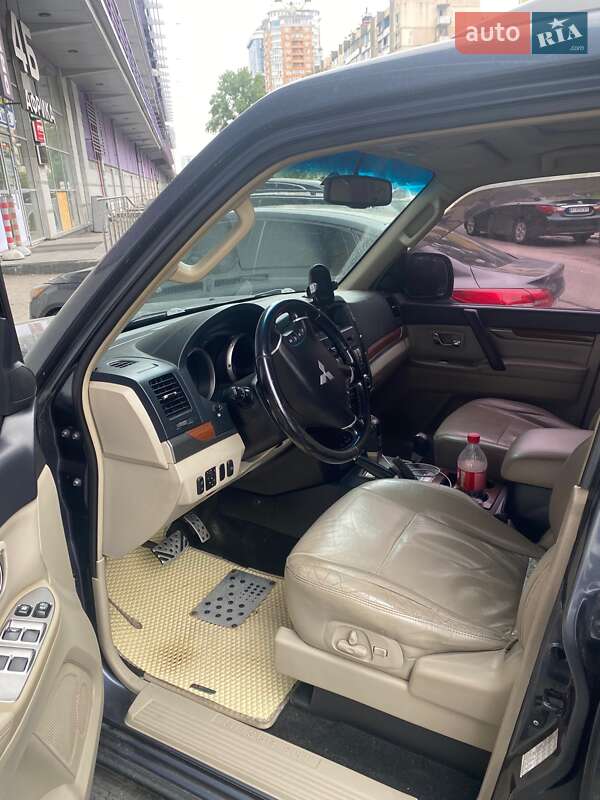 Mitsubishi Pajero 2008