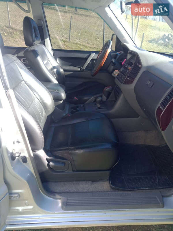 Mitsubishi Pajero 2001