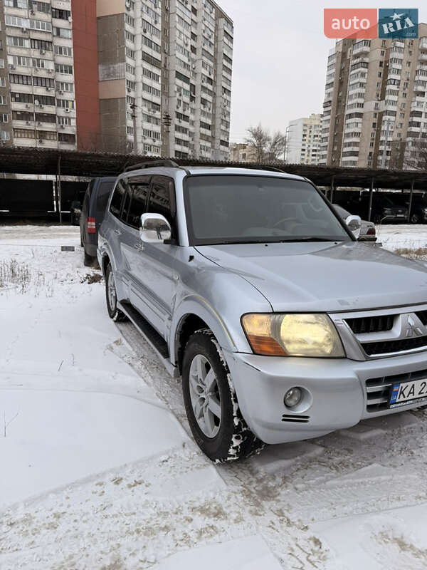 Внедорожник / Кроссовер Mitsubishi Pajero 2006 в Киеве