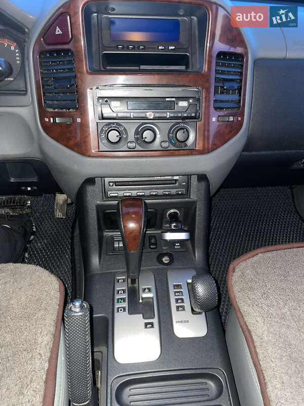 Внедорожник / Кроссовер Mitsubishi Pajero 2006 в Львове
