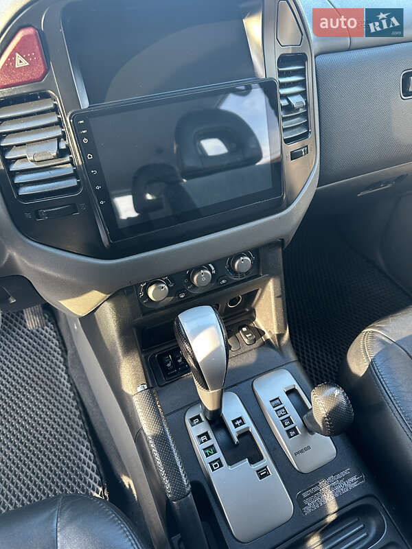 Позашляховик / Кросовер Mitsubishi Pajero 2005 в Дубні