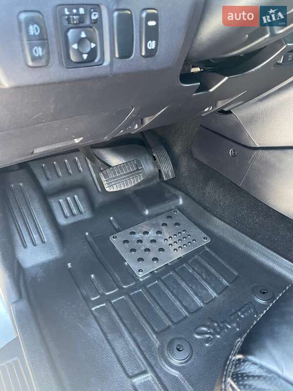 Внедорожник / Кроссовер Mitsubishi Pajero 2010 в Шостке