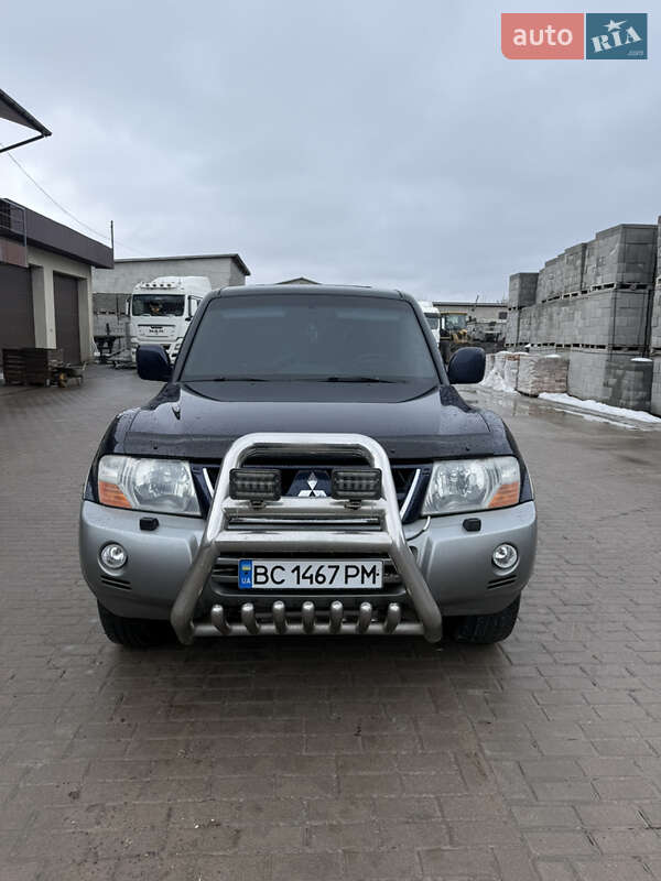 Mitsubishi Pajero 2002