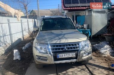 Позашляховик / Кросовер Mitsubishi Pajero 2017 в Києві