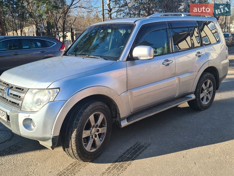 Внедорожник / Кроссовер Mitsubishi Pajero 2007 в Буче