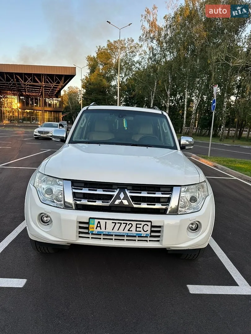2013 Mitsubishi Pajero - мініатюра 2