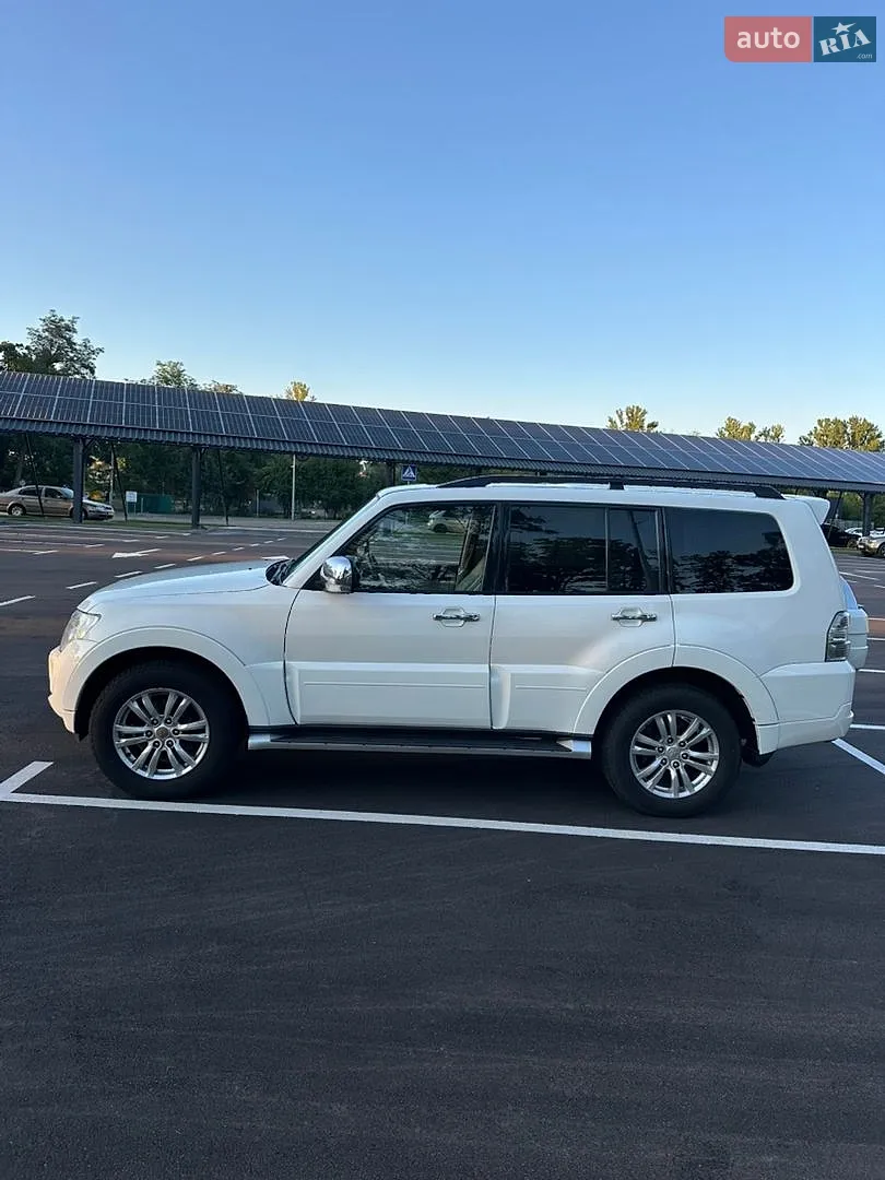 2013 Mitsubishi Pajero - мініатюра 4