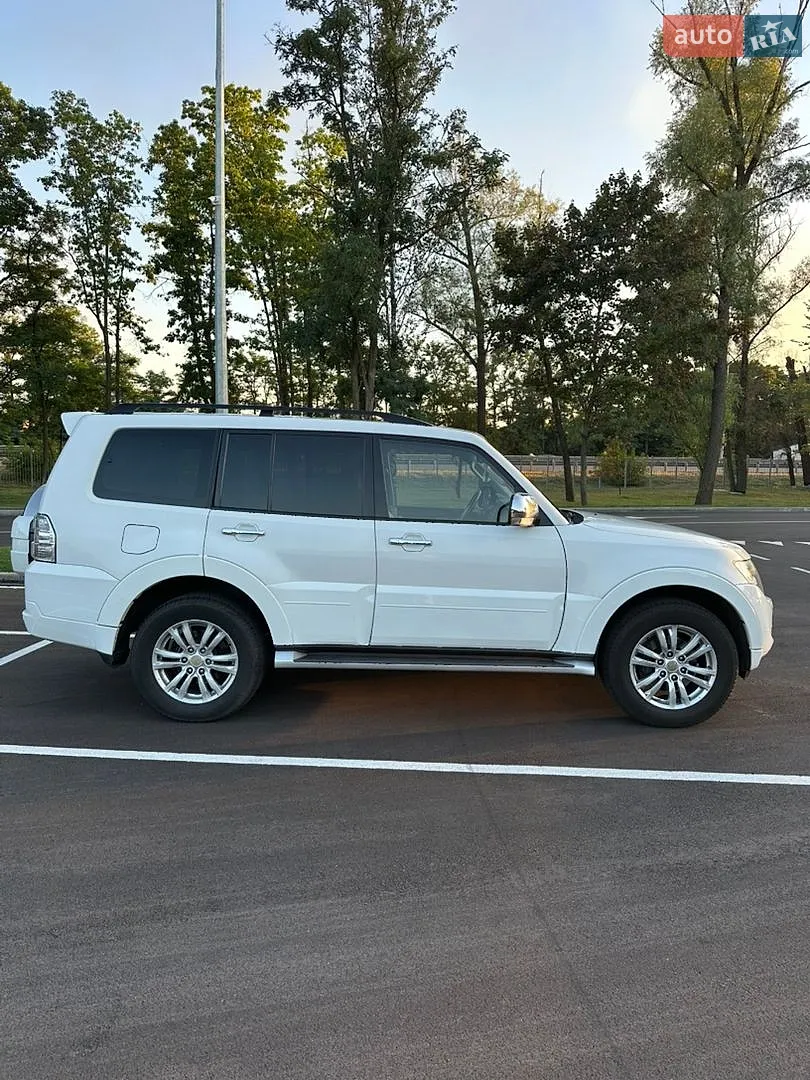 2013 Mitsubishi Pajero - мініатюра 3