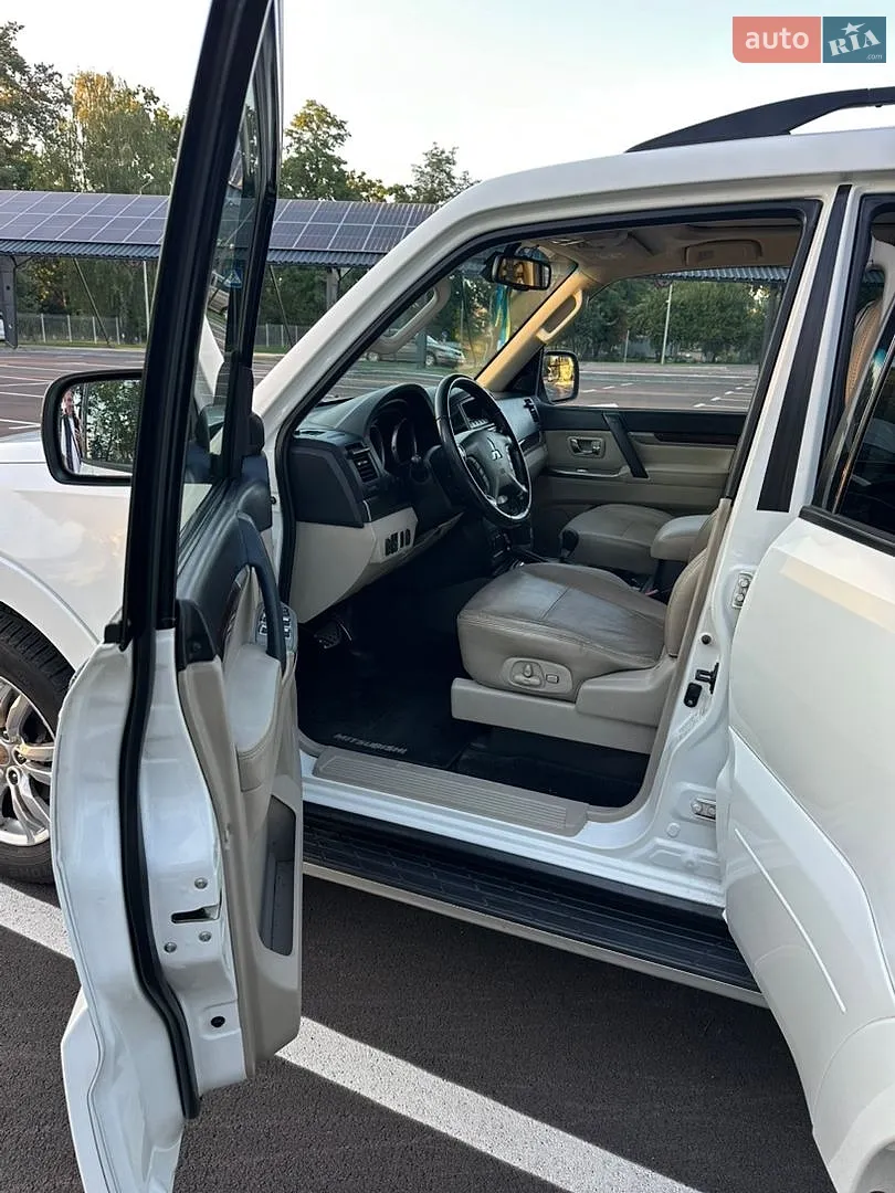 2013 Mitsubishi Pajero - мініатюра 7