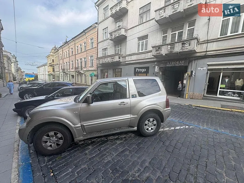 Mitsubishi Pajero 2004