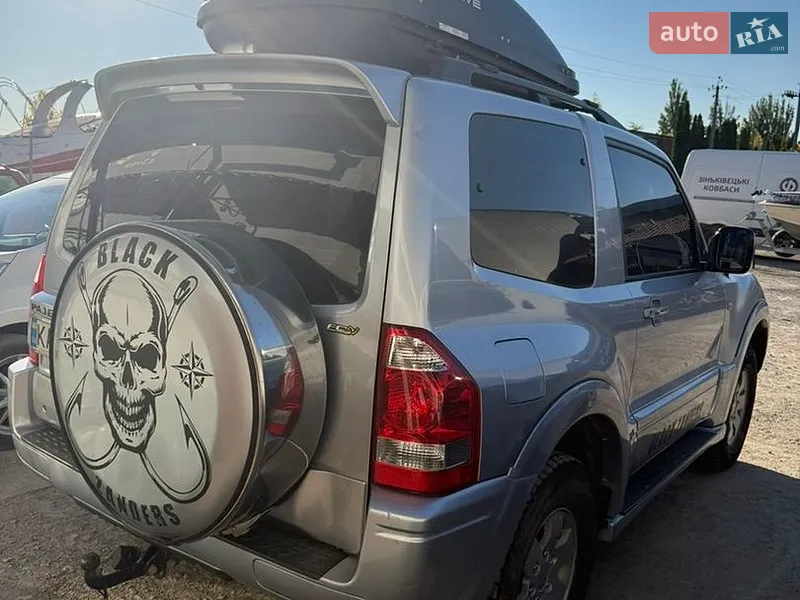 Mitsubishi Pajero 2004