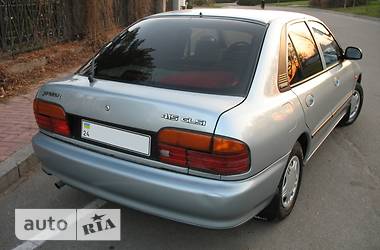 Хетчбек Mitsubishi Proton 1995 в Умані