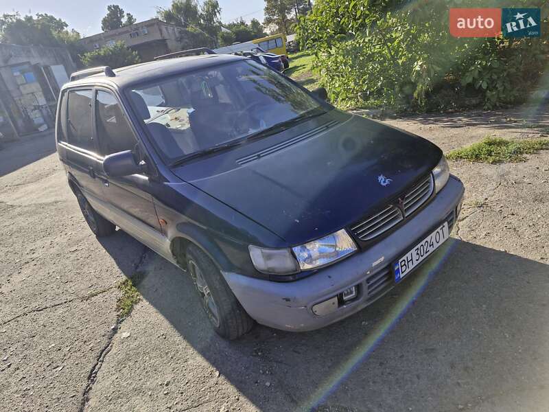 Минивэн Mitsubishi Space Runner 1994 в 