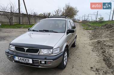 Минивэн Mitsubishi Space Runner 1992 в 