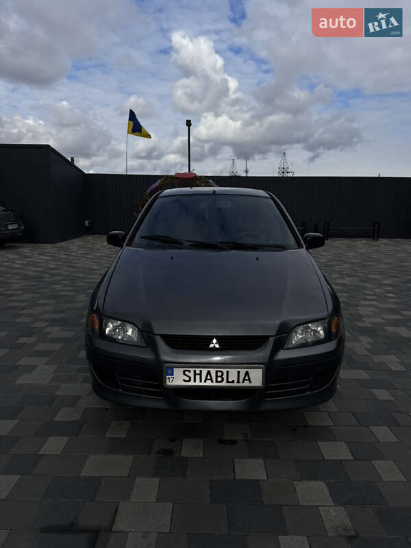 Минивэн Mitsubishi Space Star 2004 в  фото Минивэн Mitsubishi Space Star 2004 в
